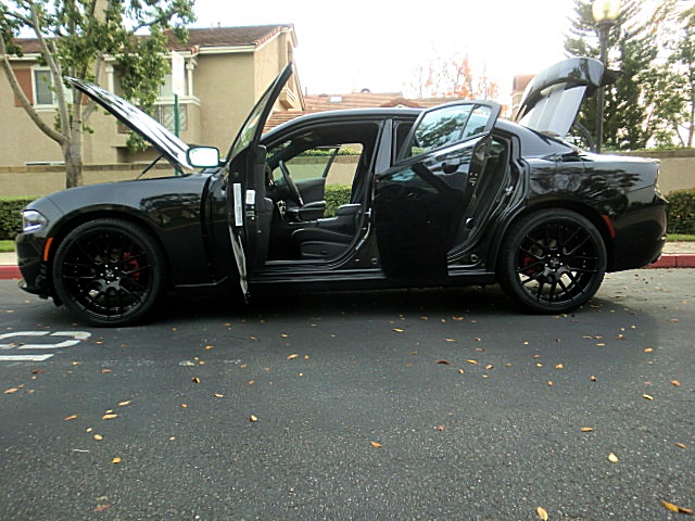 15chargerBlK/21a93.JPG