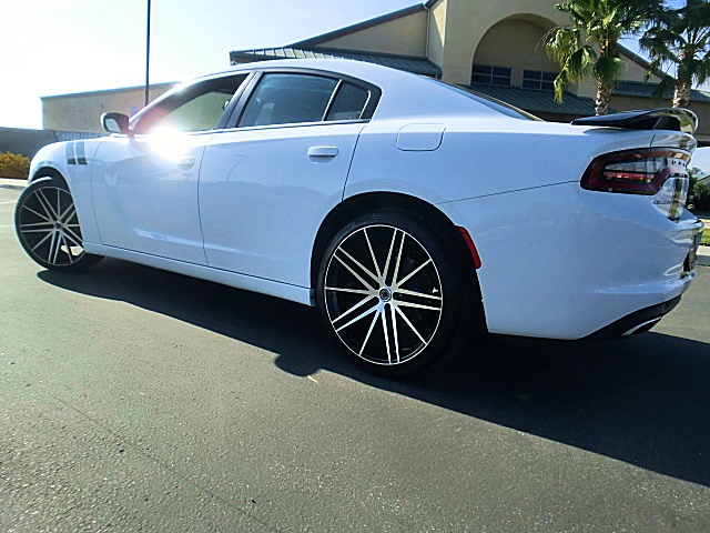 15chargerWhite/2aa52.JPG