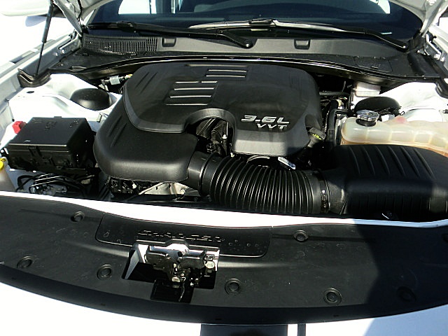 15chargerWhite/2aaaa65.JPG