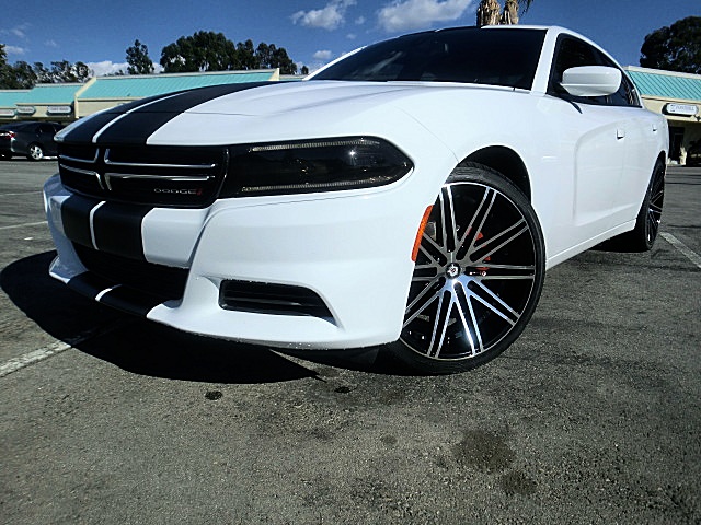 15chargerWhite/Charger16WhiteSE4.JPG