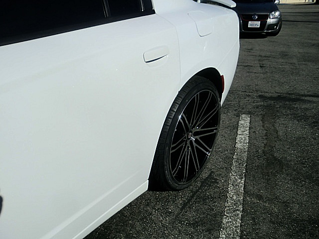 15chargerWhite/Charger16WhiteSE18.JPG