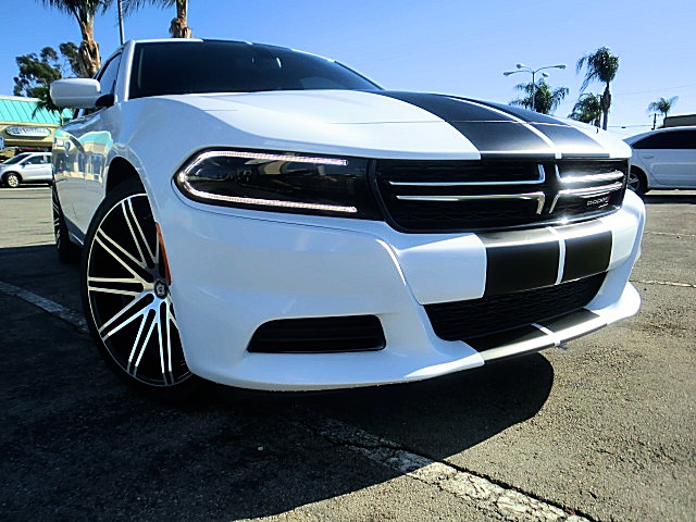 15chargerWhite/Charger16WhiteSE25.JPG