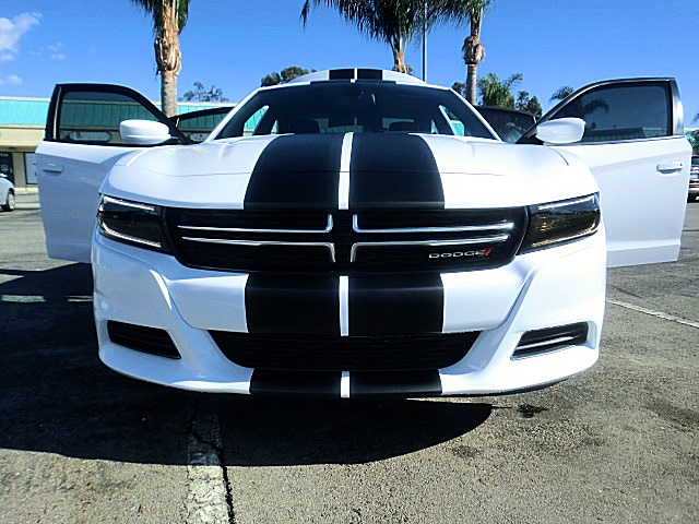 15chargerWhite/Charger16WhiteSE25.JPG