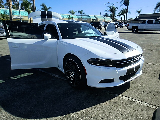 15chargerWhite/Charger16WhiteSE33.JPG