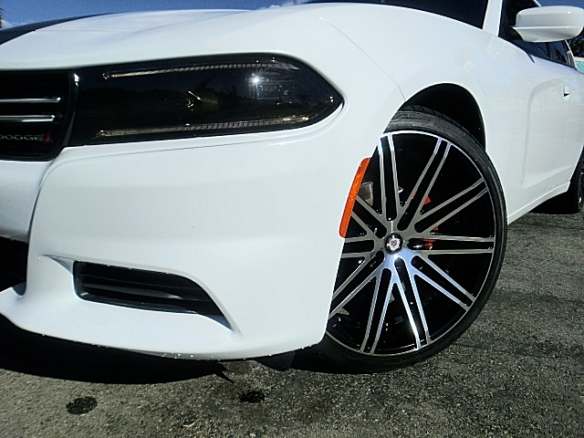 15chargerWhite/Charger16WhiteSE4.JPG