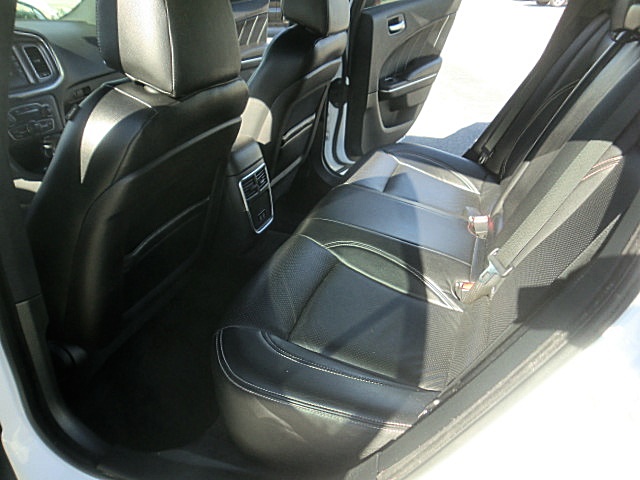 15chargerWhite/Charger16WhiteSE40.JPG