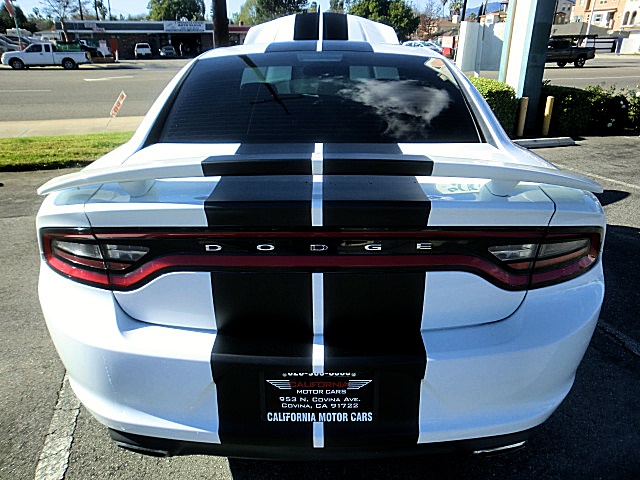 15chargerWhite/Charger16WhiteSE33.JPG
