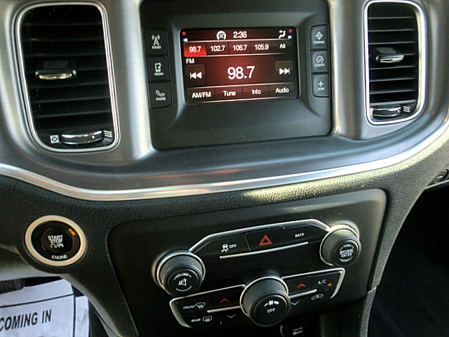 15chargerWhite/Charger16WhiteSE40.JPG