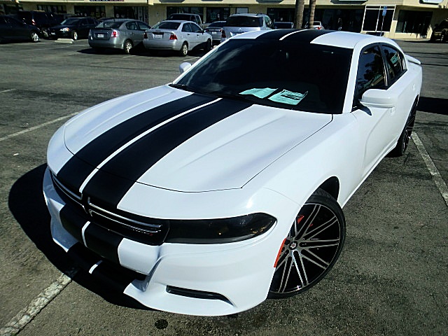 15chargerWhite/Charger16WhiteSE4.JPG