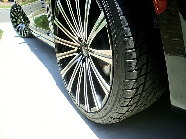 15chrysler300V8/Chrysler300CBlk10.JPG