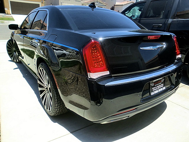 15chrysler300V8/Chrysler300CBlk27.JPG