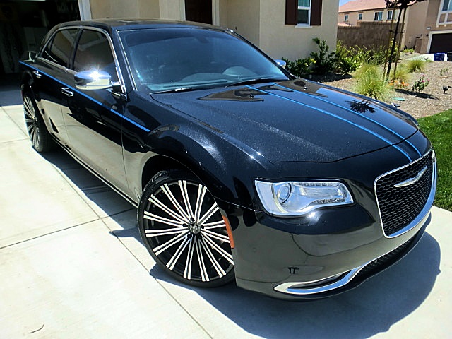 15chrysler300V8/Chrysler300CBlk27.JPG