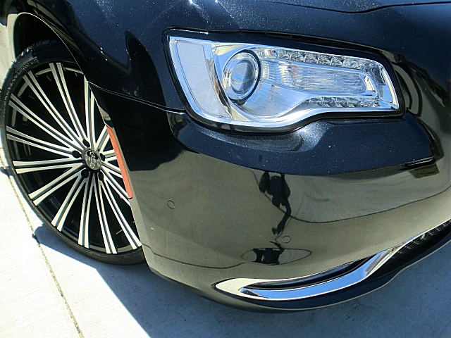 15chrysler300V8/Chrysler300CBlk17.JPG