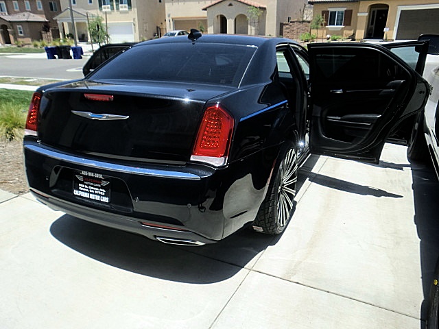 15chrysler300V8/Chrysler300CBlk27.JPG