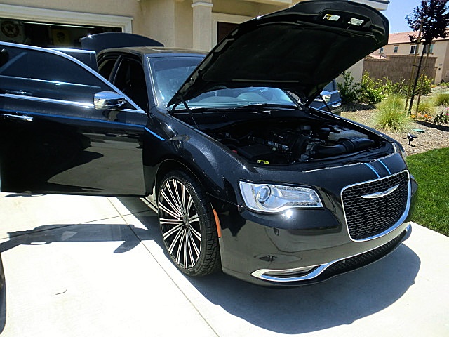 15chrysler300V8/Chrysler300CBlk27.JPG