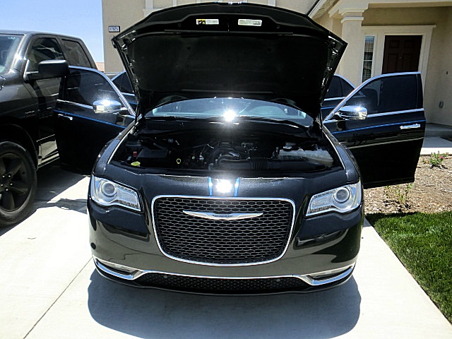 15chrysler300V8/Chrysler300CBlk49.JPG