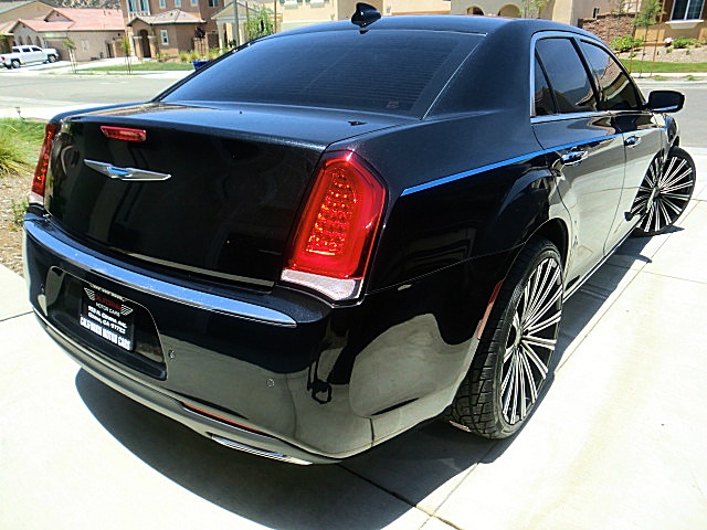 15chrysler300V8/Chrysler300CBlk10.JPG