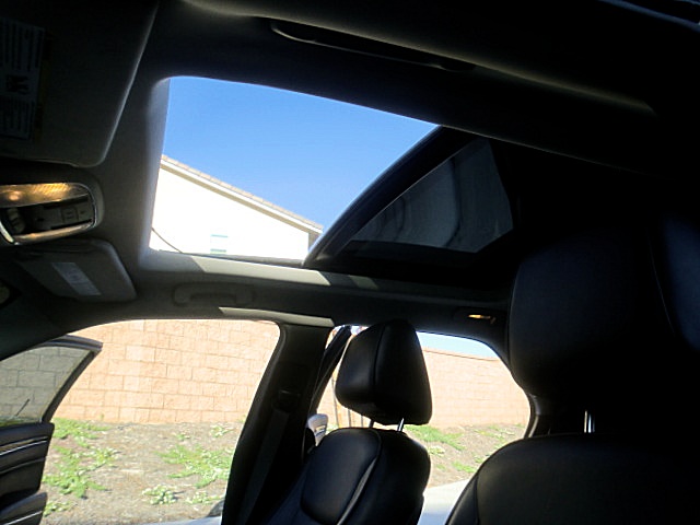 15chrysler300V8/Chrysler300CBlk50.JPG