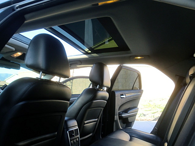 15chrysler300V8/Chrysler300CBlk50.JPG