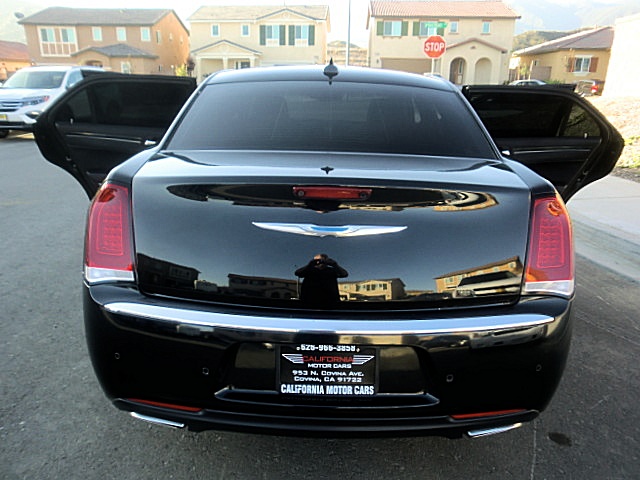 15chrysler300V8/Chrysler300CBlk49.JPG