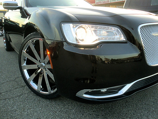 16blk300C/Chrysler300C16Blk15.JPG