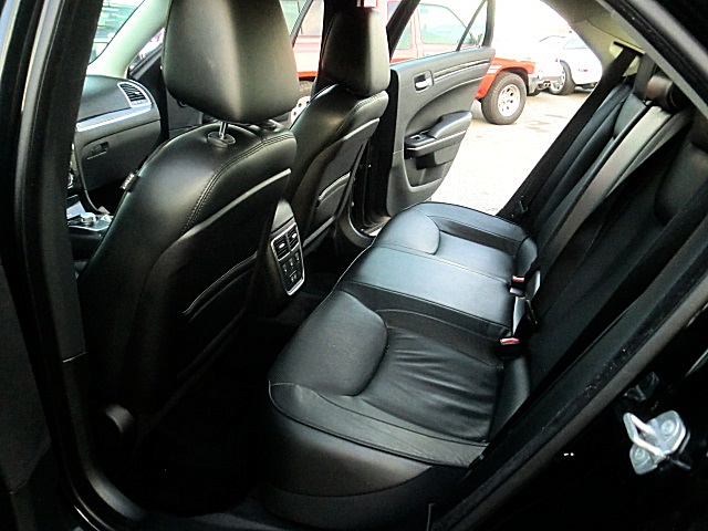 16blk300C/Chrysler300C16Blk28.JPG