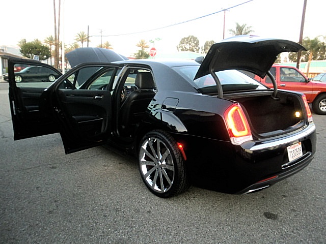 16blk300C/Chrysler300C16Blk23.JPG