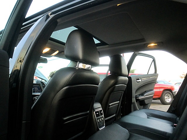 16blk300C/Chrysler300C16Blk28.JPG
