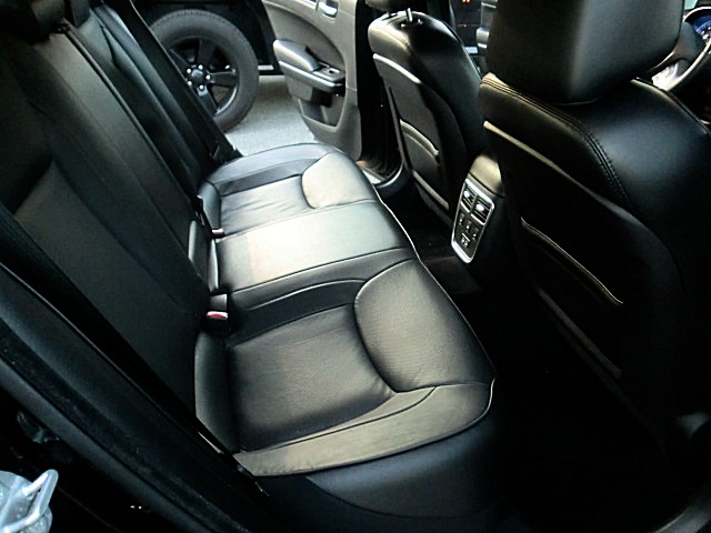 16blk300C/Chrysler300C16Blk33.JPG
