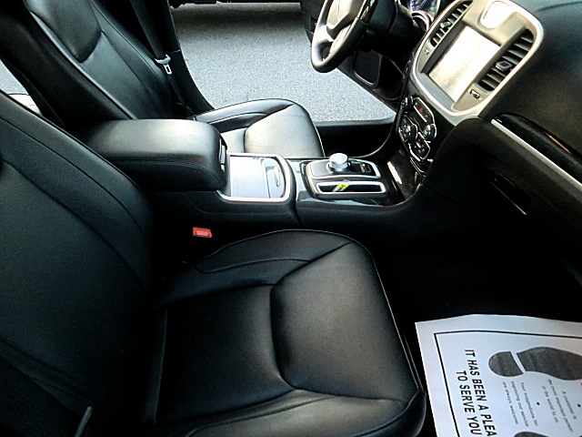 16blk300C/Chrysler300C16Blk33.JPG