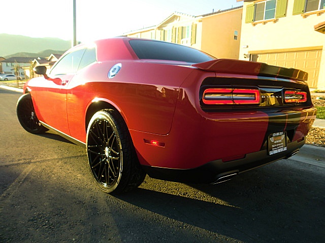 17ChallengerRed/ChallRed10inchGlossBlk35.JPG