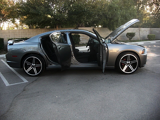 2011chargerGRAY/25v29.JPG