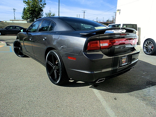 2011chargerGRAY/27a50.JPG