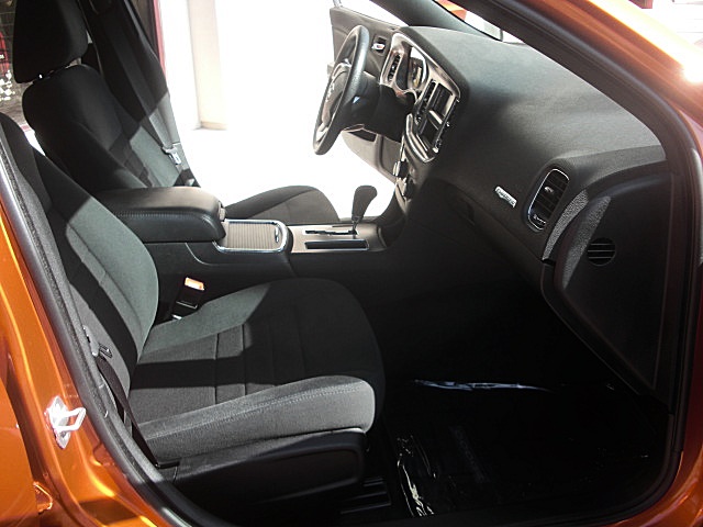 2011chargerOrange/24a43.JPG