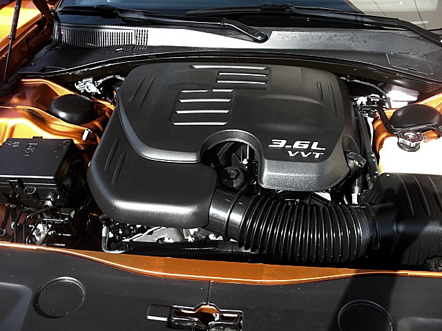2011chargerOrange/24a43.JPG