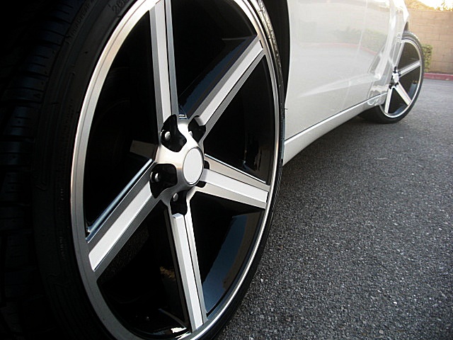 2011chargerWHITE/125a77.JPG