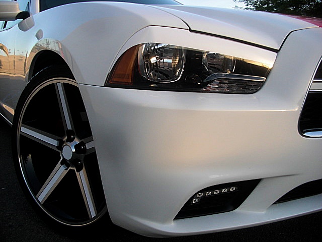 2011chargerWHITE/125a77.JPG