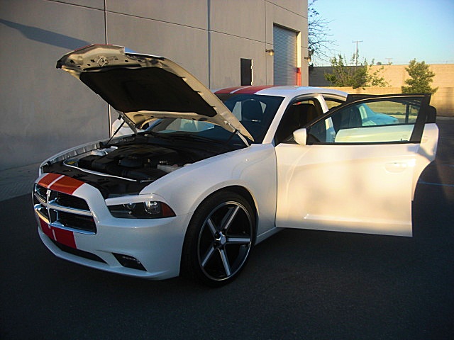 2011chargerWHITE/125a82.JPG