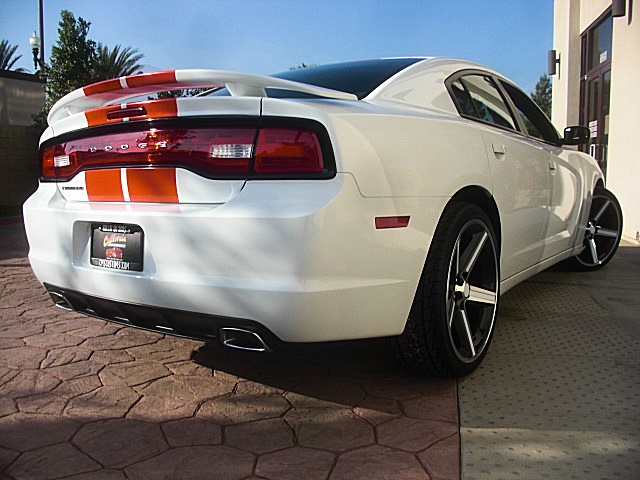 2011chargerWHITE/125a63.JPG