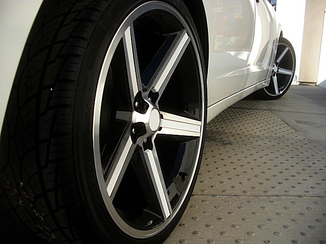 2011chargerWHITE/125a77.JPG