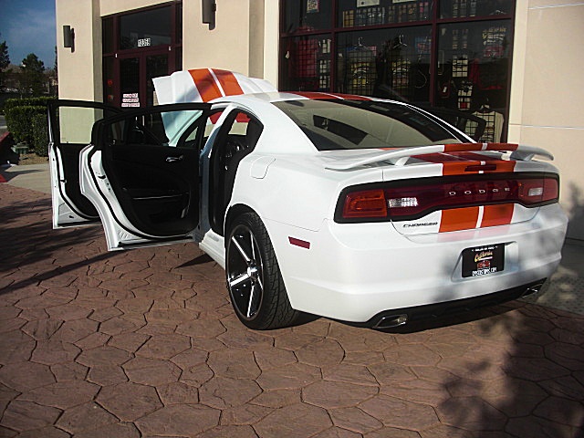 2011chargerWHITE/125a82.JPG