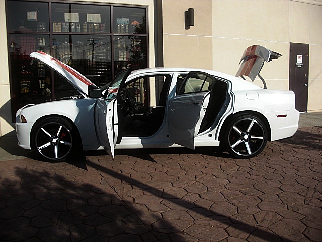 2011chargerWHITE/125a82.JPG