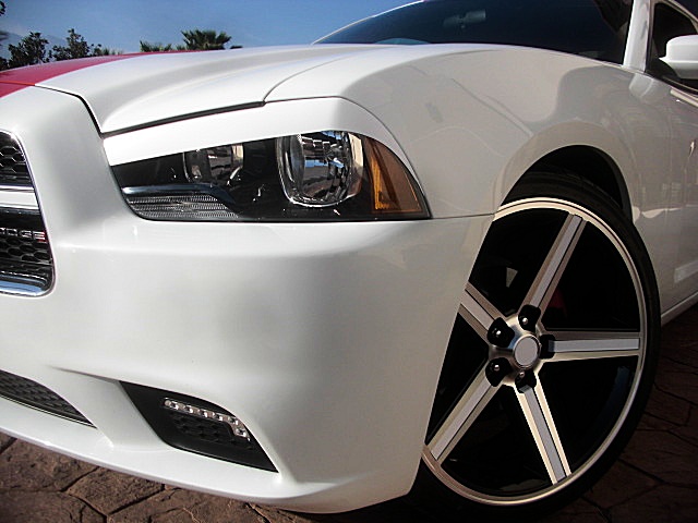 2011chargerWHITE/125a77.JPG