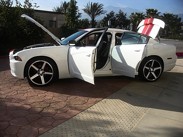 2011chargerWHITE/125a82.JPG