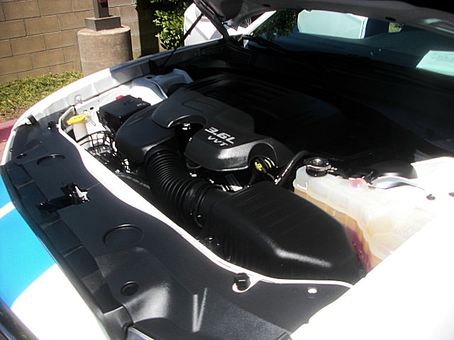 2011chargerWHITE/21a43.JPG