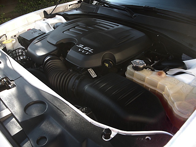 2011chargerWHITE/22b67.JPG