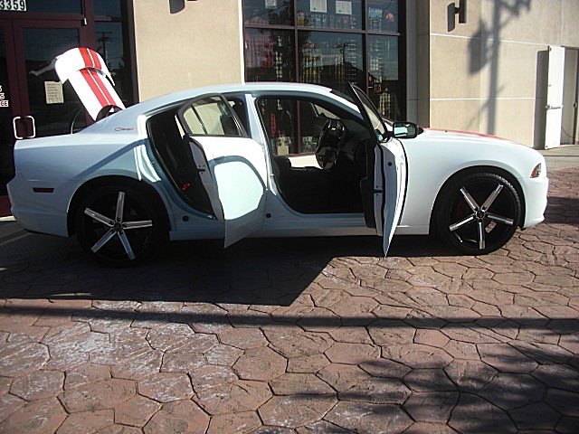 2011chargerWHITE/23a47.JPG