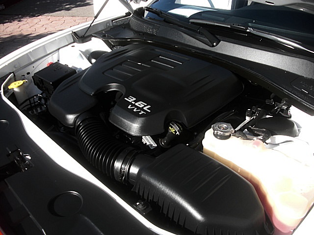 2011chargerWHITE/23a43.JPG