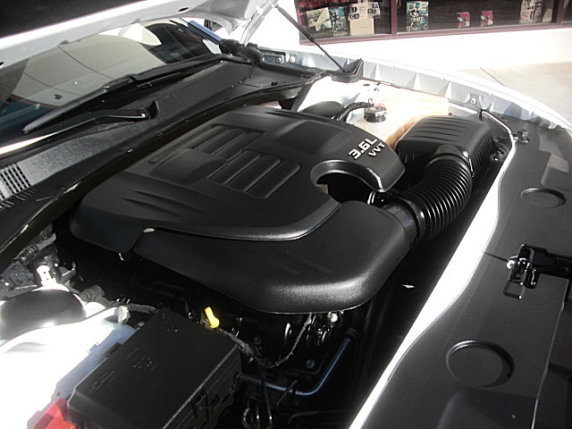 2011chargerWHITE/23a43.JPG