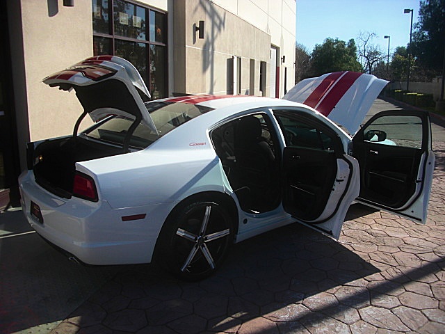 2011chargerWHITE/23a47.JPG